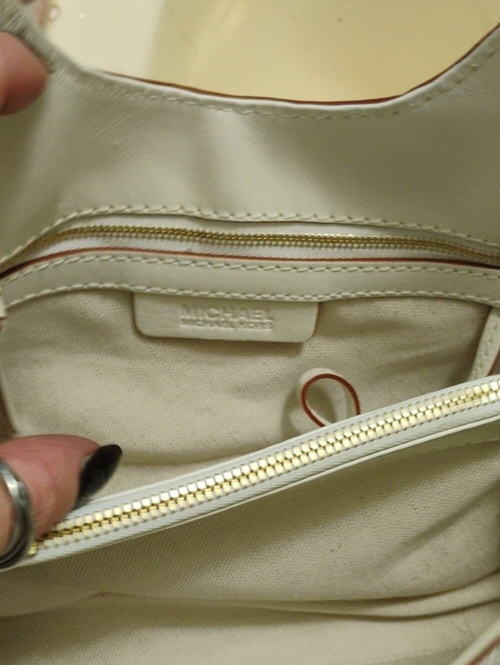 Michael Michael Kors Stylish White/Cream Croc-Emboss. 3 Compartment Shoulder Bag - Picture 11 of 15